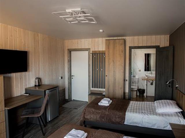 Продаем действующий загородный отель 3*** на берегу Байкала. 