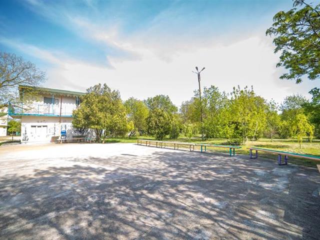 Действующая база отдыха, детский лагерь 