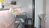 продам действующий бизнес-стационарный киоск с колбасными изделиями.