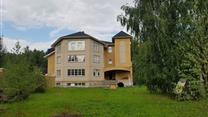 Продаётся земельный участок с зданием для жизни или для бизнеса.