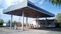Действующая АЗС на въезде в город. 