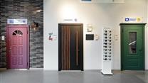Интерьерный дизайнерский шоурум. Салон дверей и напольных покрытий  