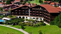 Отель в Баварии, Оберштауфен со спа-центром и рестораном.