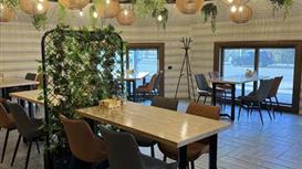 Придорожный сервис с отелем и рестораном