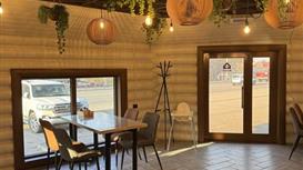 Придорожный сервис с отелем и рестораном